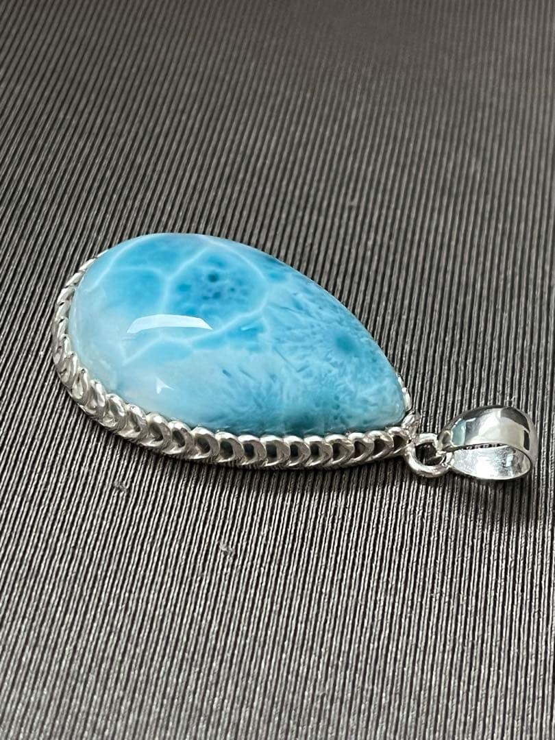 天然石☆高品質！ラリマーしずく型ペンダントトップ☆シルバーワク付き☆模様が美しい