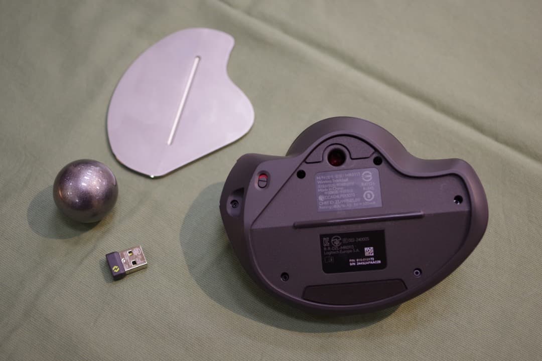 logicool MX ERGO S（赤玉+シルバー）