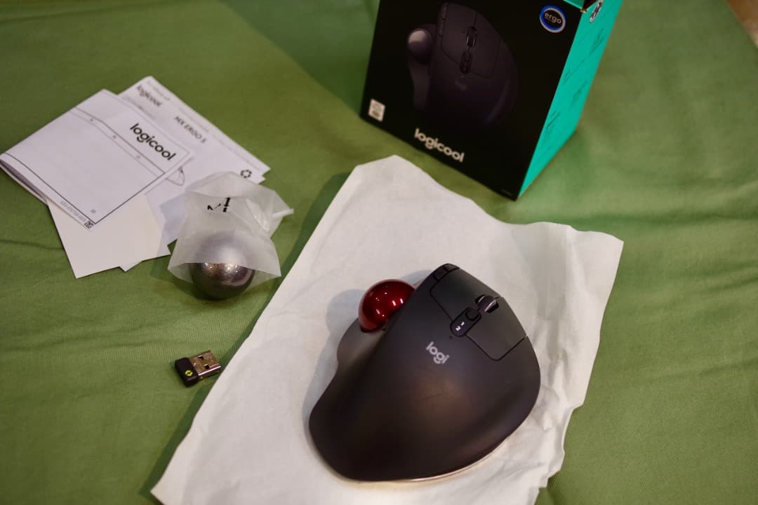 logicool MX ERGO S（赤玉+シルバー）