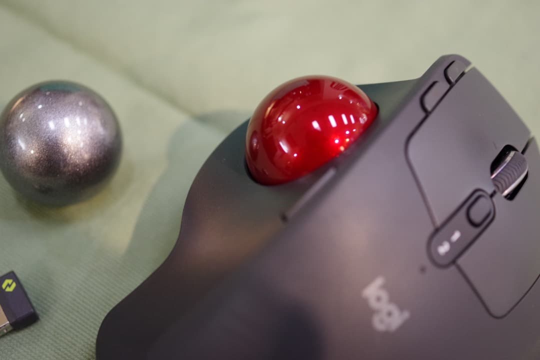 logicool MX ERGO S（赤玉+シルバー）