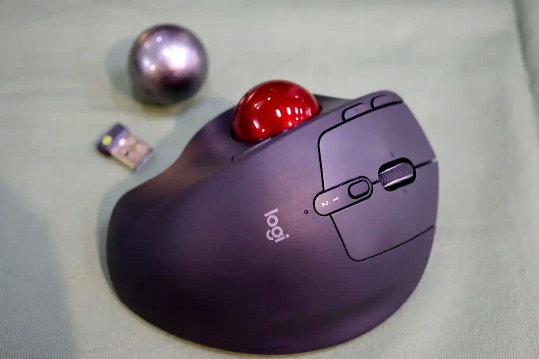 logicool MX ERGO S（赤玉+シルバー）