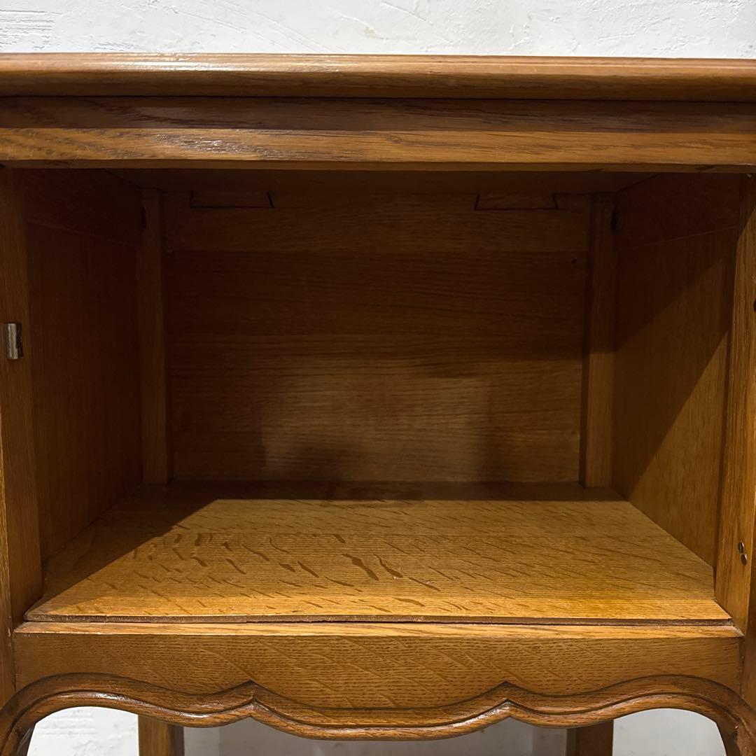 カスミ草ヴィンテージ　木製サイドテーブル　扉収納付き　1