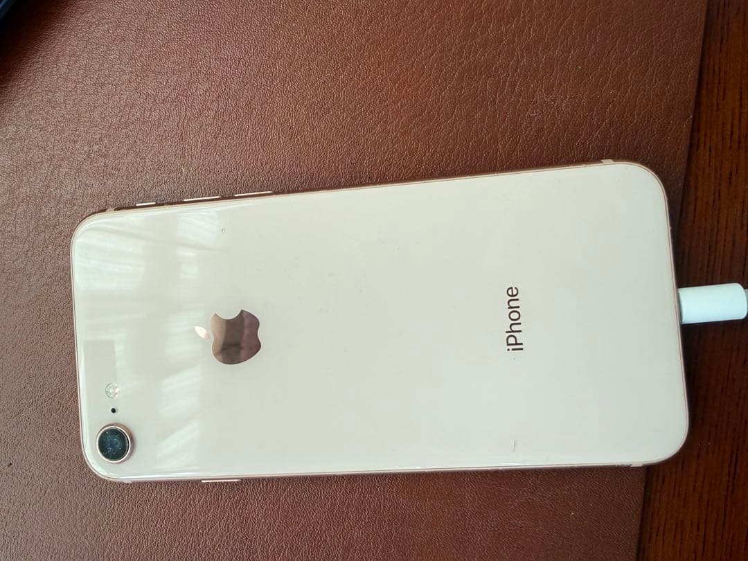 Apple iPhone 8 ゴールド 本体