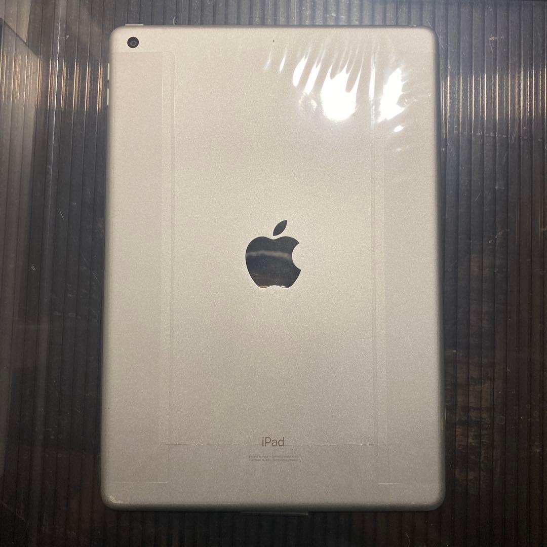 未使用（箱などに汚れあり）iPad (第8世代) 32GB Wi-Fi