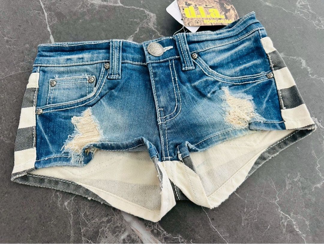 レア☆新品d.i.a.☆クラッシュショーパン 前後デザイン違い デニム