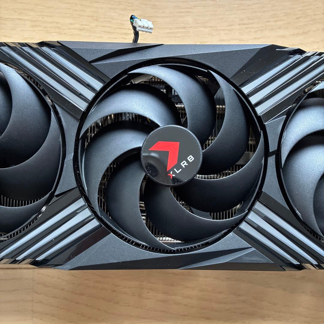 PNY 4090 ヒートシンク　3連　ファン　LED バックプレート