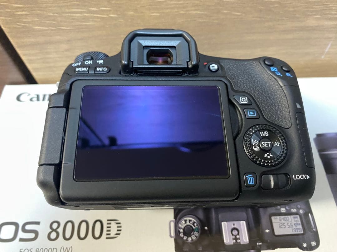 Canonデジタル一眼レフカメラ EOS 8000D ダブルズームキットおまけ付