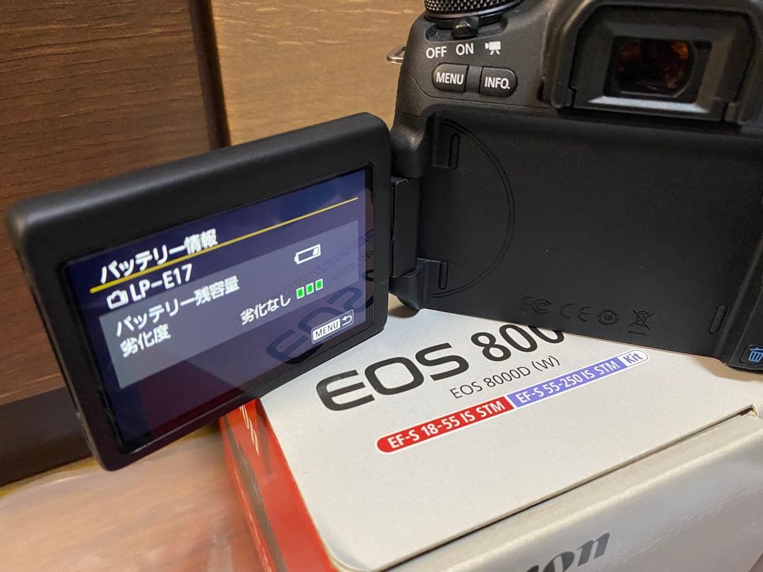 Canonデジタル一眼レフカメラ EOS 8000D ダブルズームキットおまけ付