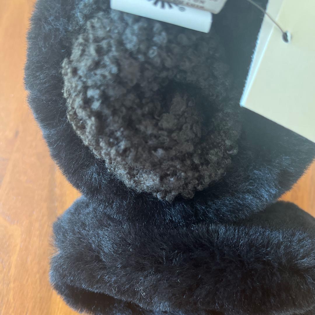新品⭐︎未使用⭐︎タグ付きUGG ファー付き手袋 ブラック　M
