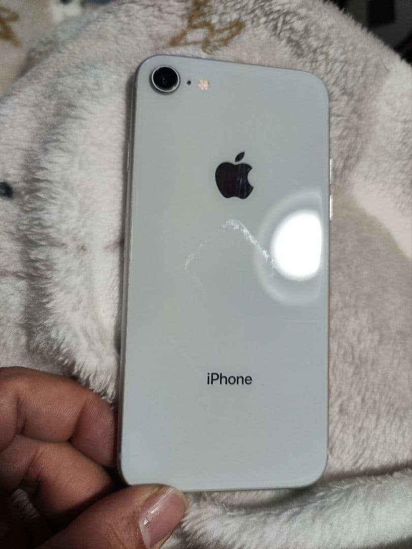 simフリー バッテリー100パーセント iPhone 8 シルバー 64G