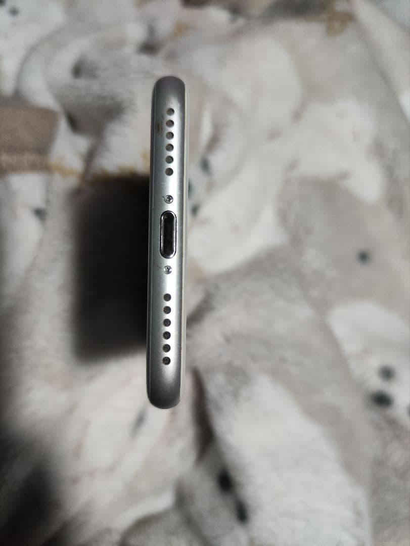 simフリー バッテリー100パーセント iPhone 8 シルバー 64G