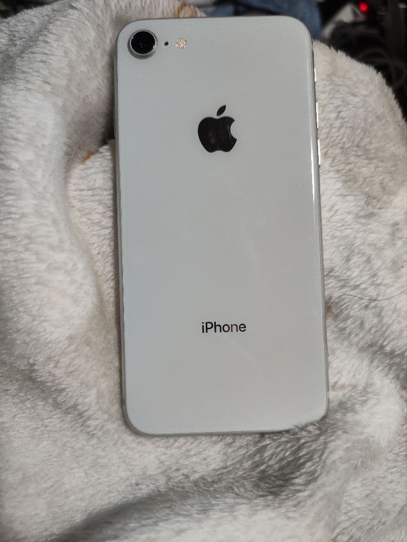 simフリー バッテリー100パーセント iPhone 8 シルバー 64G