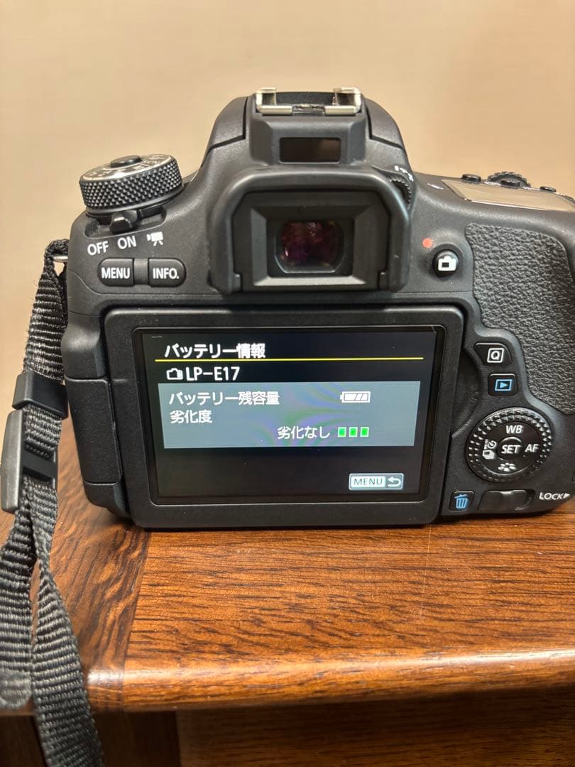 Canon EOS 8000D(W) デジタル一眼レフカメラ Wズームキット