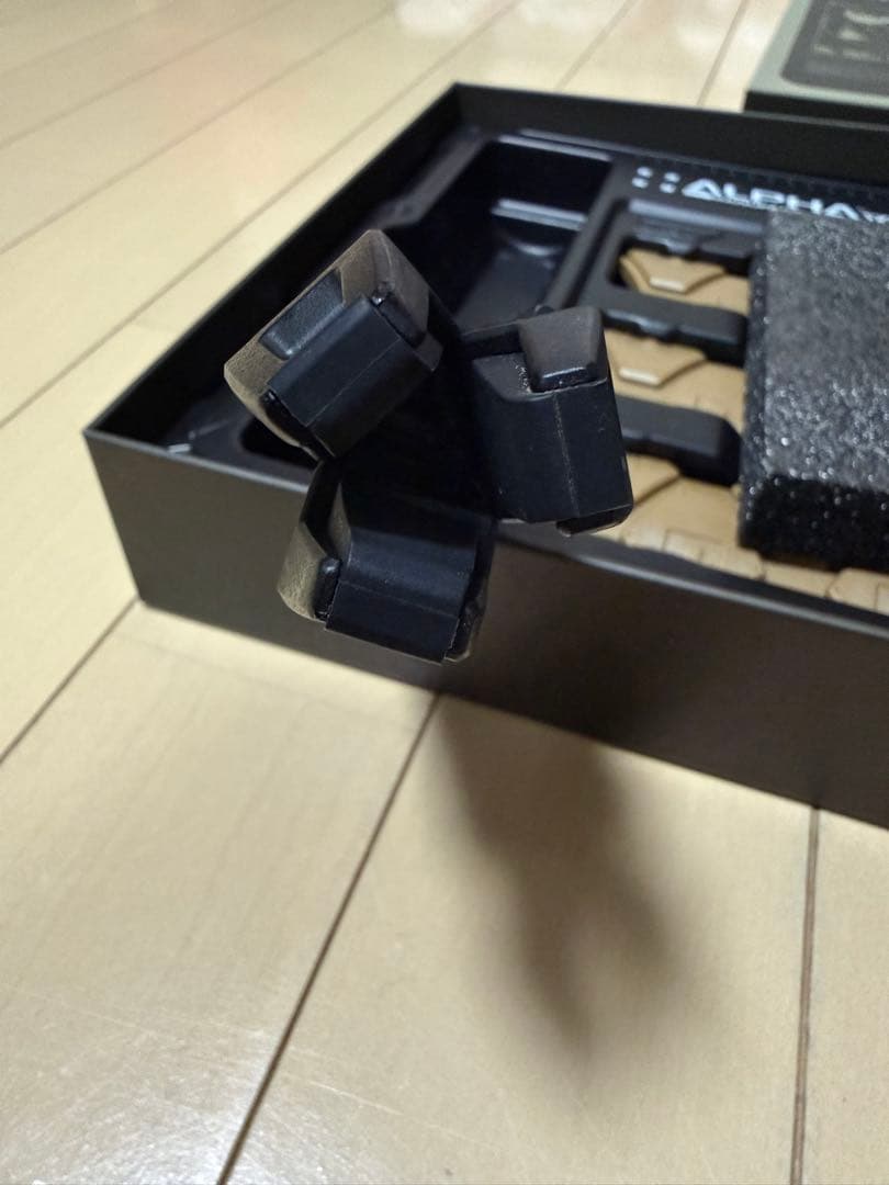 BRUNT MIFA TRINTY タンカラー