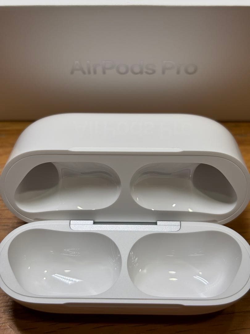 新品　AirPods Pro 3 正規品　充電ケースのみ