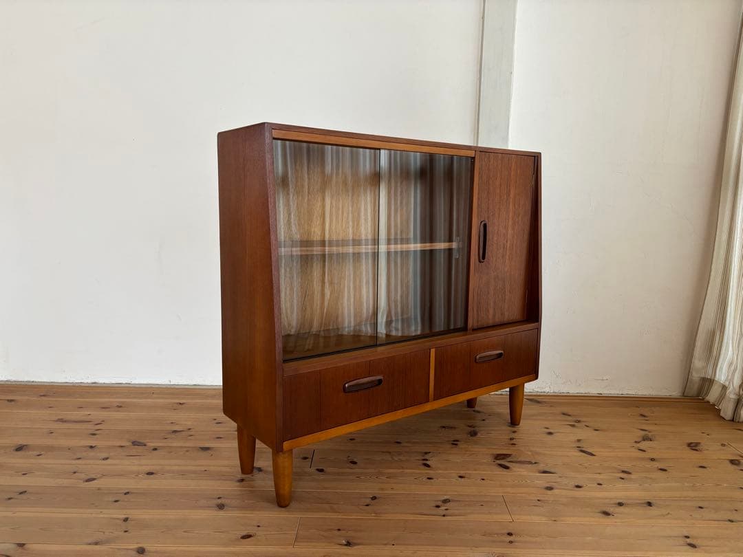 北欧ヴィンテージ　イギリス　ガラスキャビネット