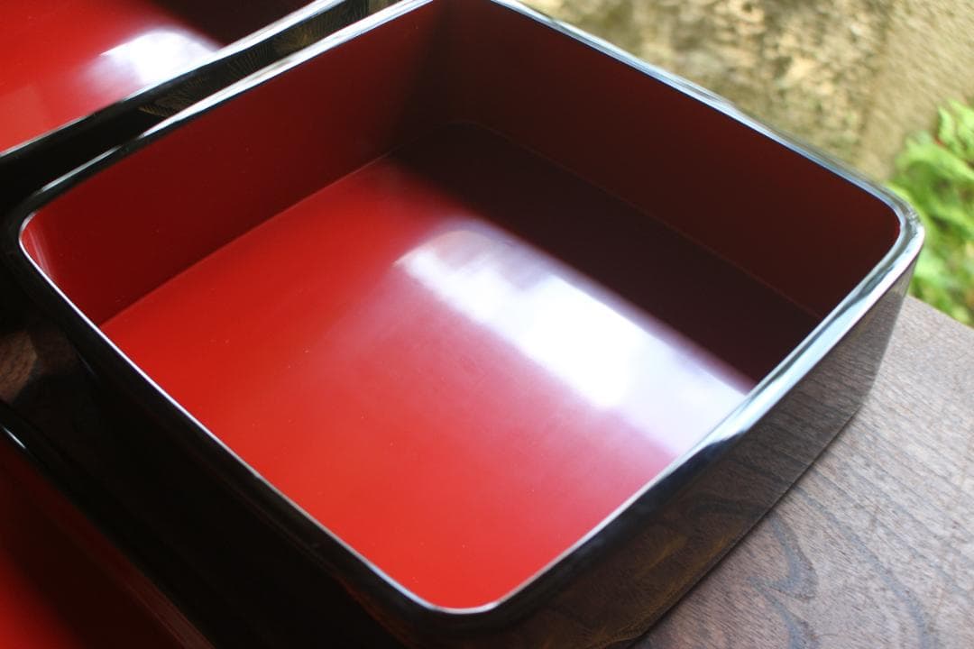 デッドストック！端正な内朱黒漆に極上松沈金の映える三段重（（検重箱お重