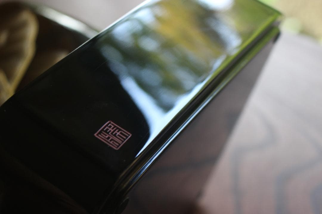 デッドストック！端正な内朱黒漆に極上松沈金の映える三段重（（検重箱お重