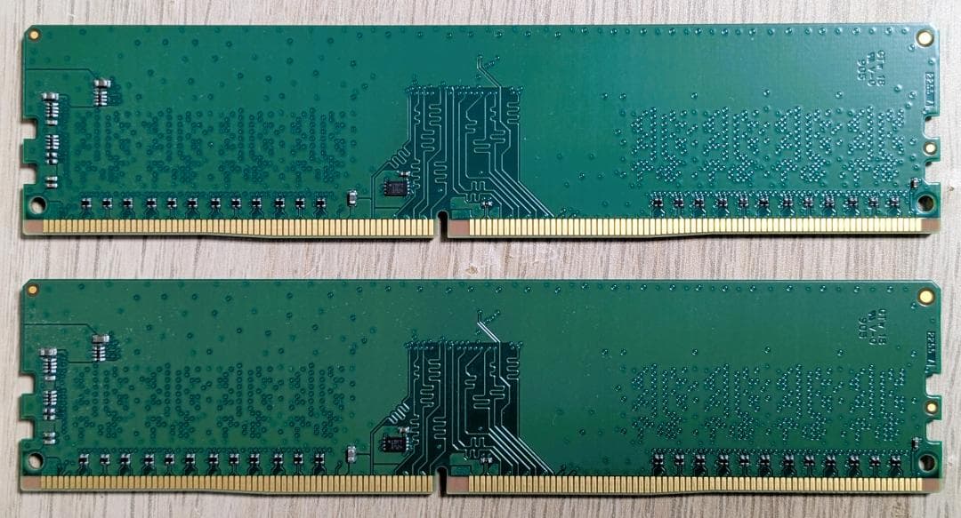 Crucial 16GB DDR4 (8GB x 2枚) DIMM メモリー