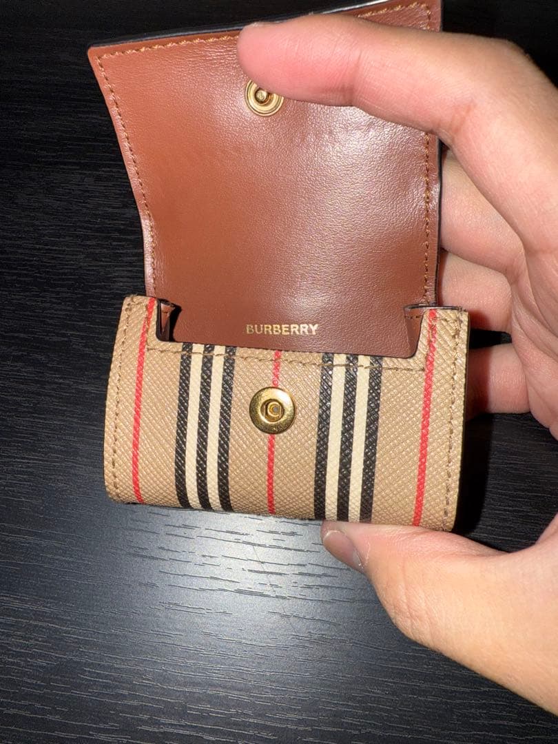 BURBERRY AirPods Proケース