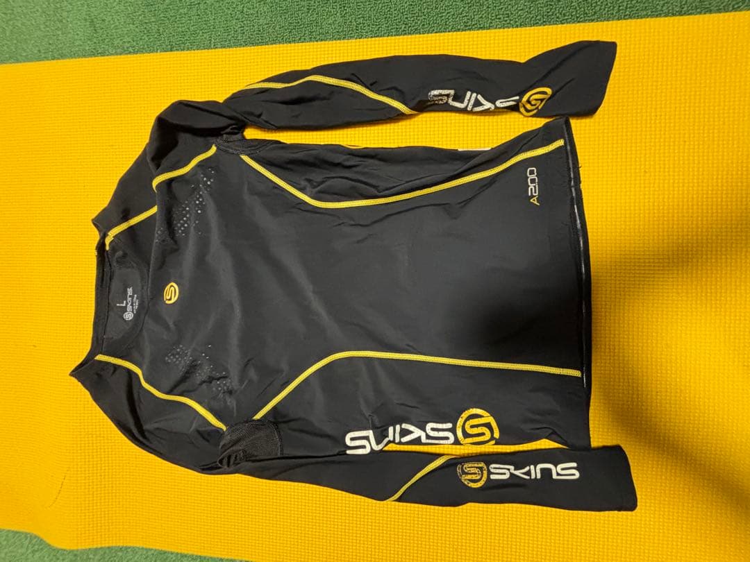 SKINS トレーニングウェアセット