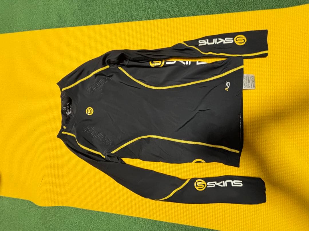 SKINS トレーニングウェアセット