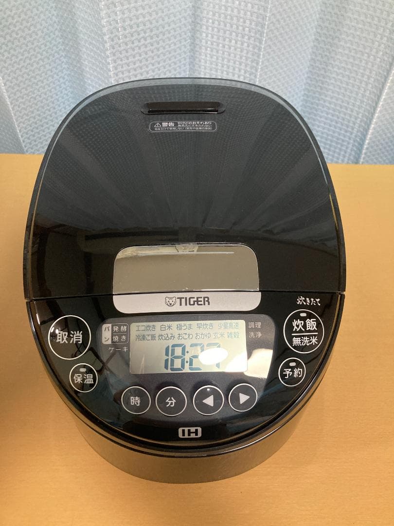 ★美品★２2年製 TIGER JPW-H100 炊きたてIH炊飯器 5.5合炊き
