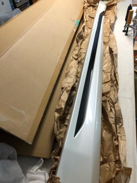 ま*ろ様 モデリスタ　ハリアー60 65　右サイドスカート 070 ホワイトパー