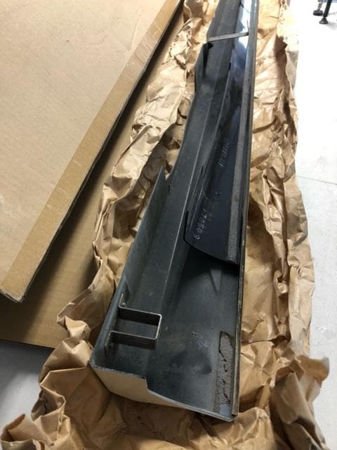 ま*ろ様 モデリスタ　ハリアー60 65　右サイドスカート 070 ホワイトパー