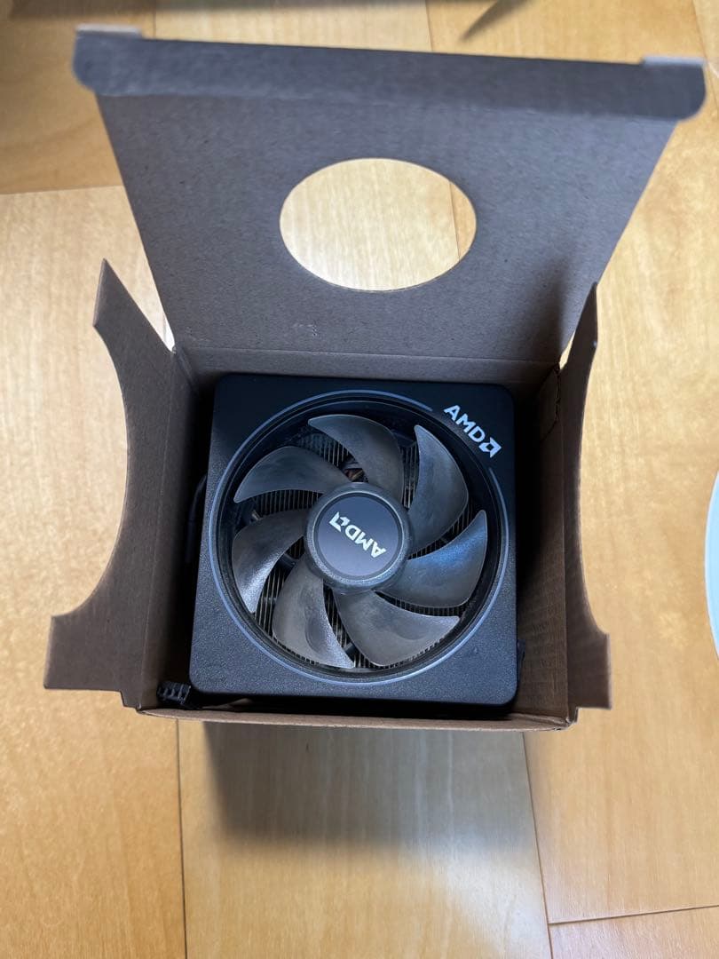 AMD Ryzen 7 3700X CPU + 冷却ファン