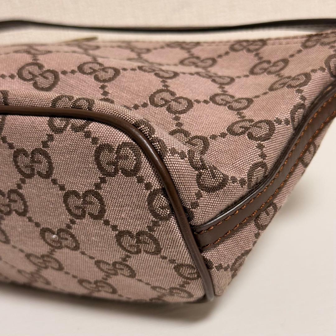 GUCCI グッチ アクセサリーポーチ　GGキャンバス