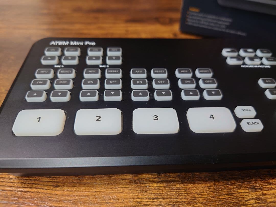 ATEM Mini Pro (ライブストリーミングスイッチャー)