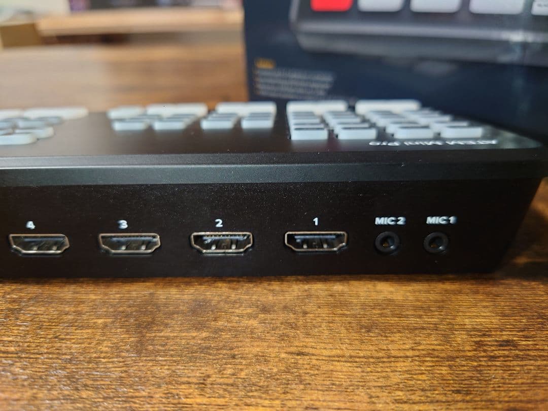 ATEM Mini Pro (ライブストリーミングスイッチャー)