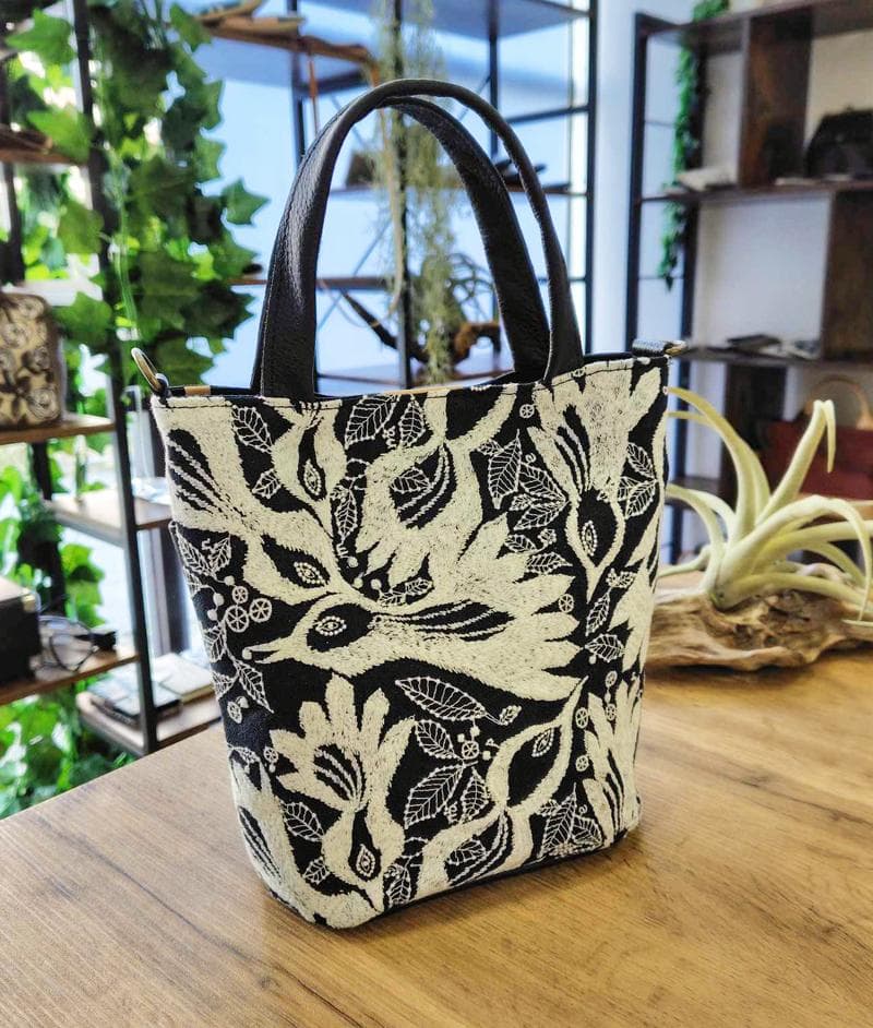 ミナペルホネン/carnival　カーニバルネイビー/バケツ型トート本革