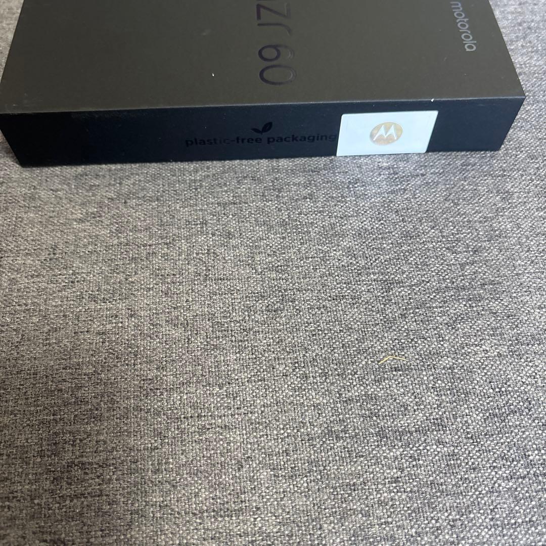 スマートフォン本体 MOTOROLA razr 60 512GB