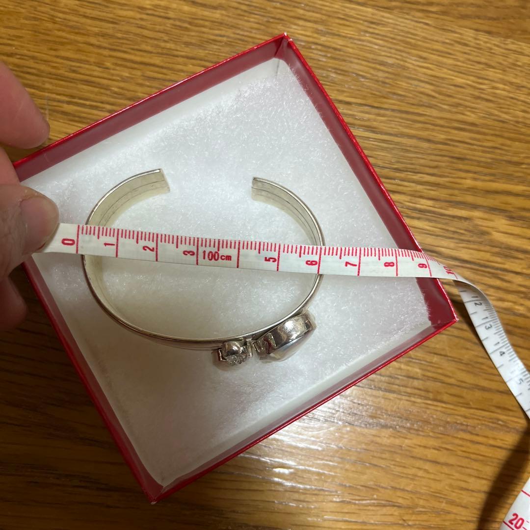 【新品未使用】LILLY BARRACK シルバー　バングル　ブレスレット　石