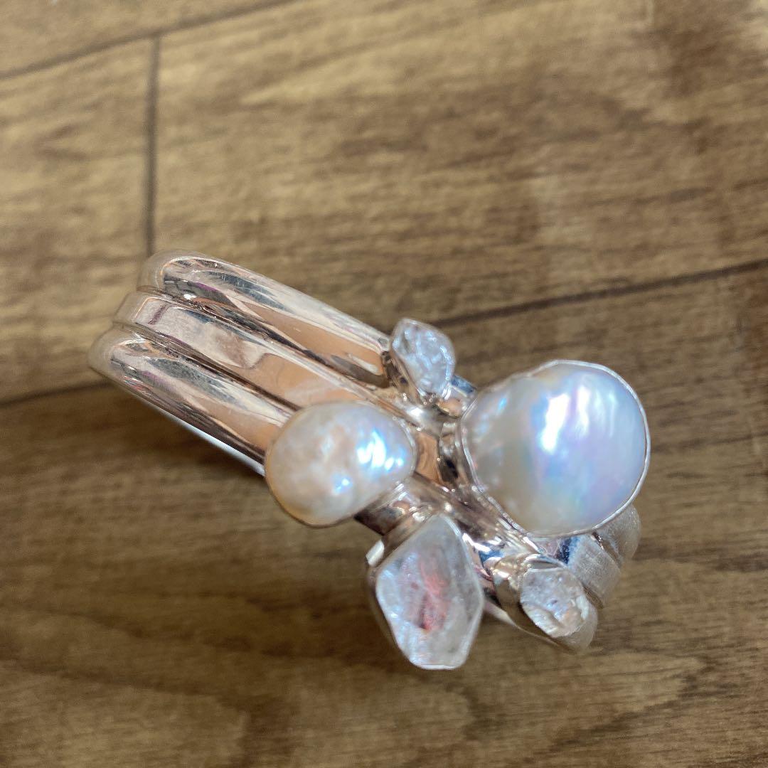 【新品未使用】LILLY BARRACK シルバー　バングル　ブレスレット　石