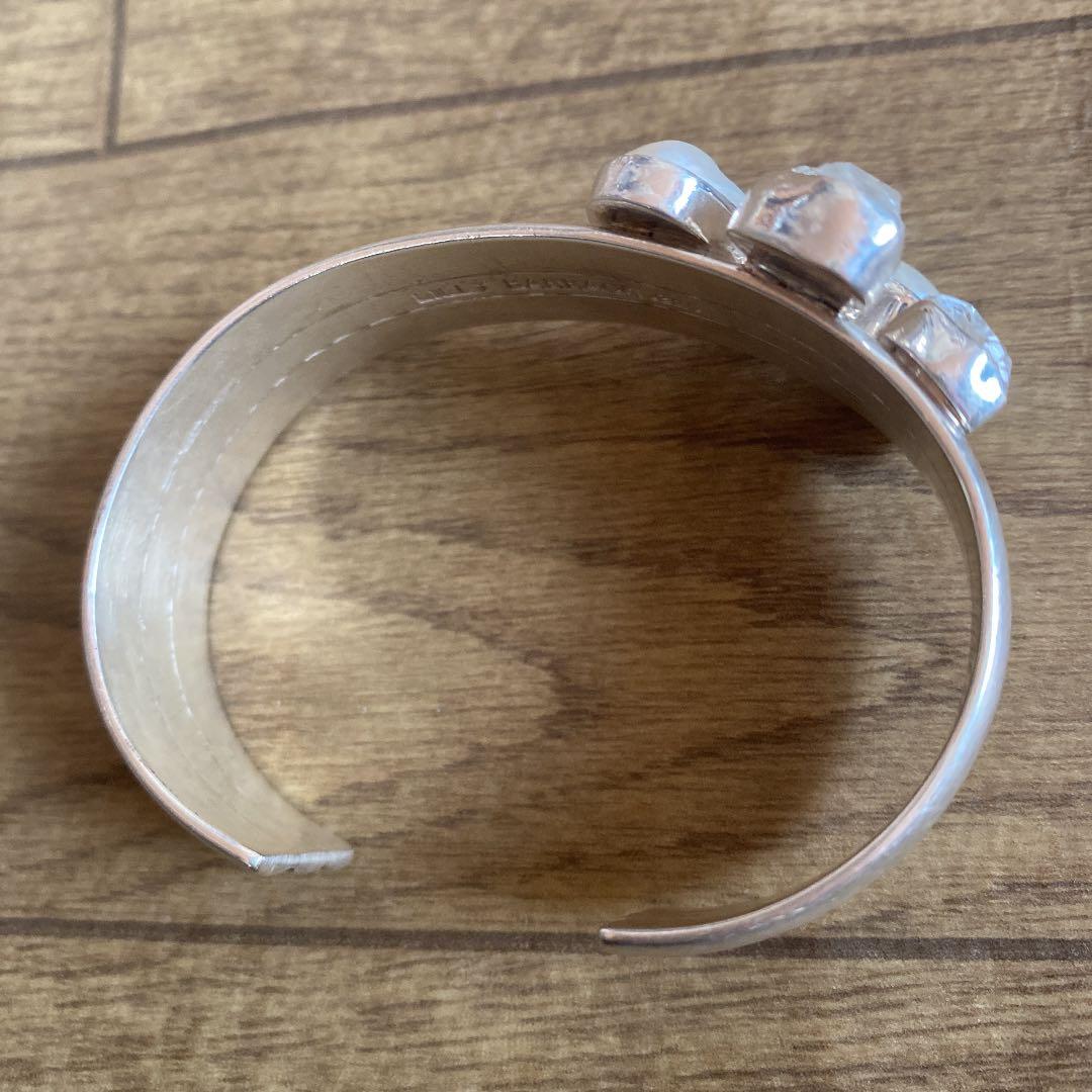 【新品未使用】LILLY BARRACK シルバー　バングル　ブレスレット　石