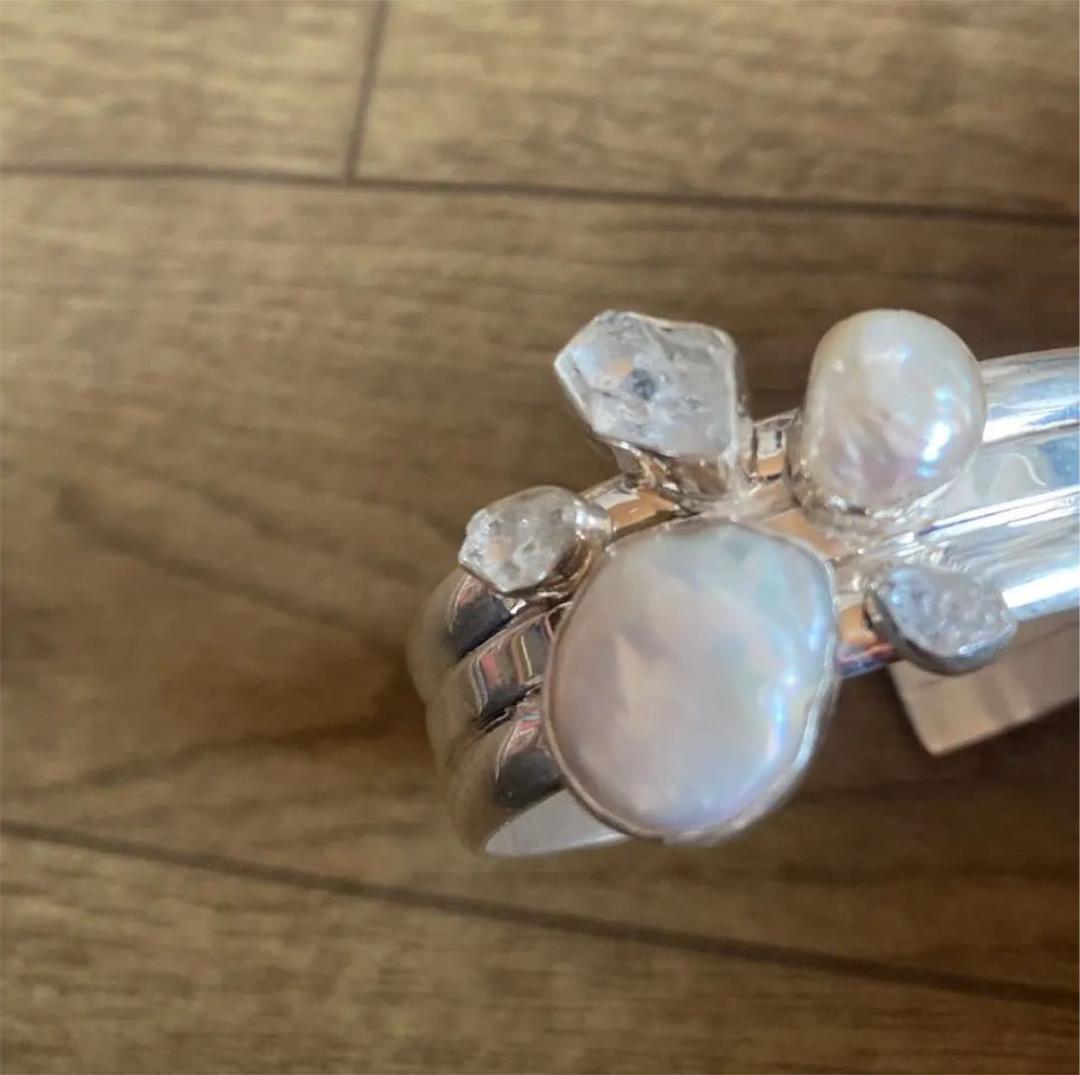 【新品未使用】LILLY BARRACK シルバー　バングル　ブレスレット　石