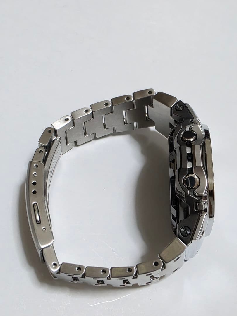 ほぼ新品G-SHOCK GMW-BZ5000D-1JFシルバー