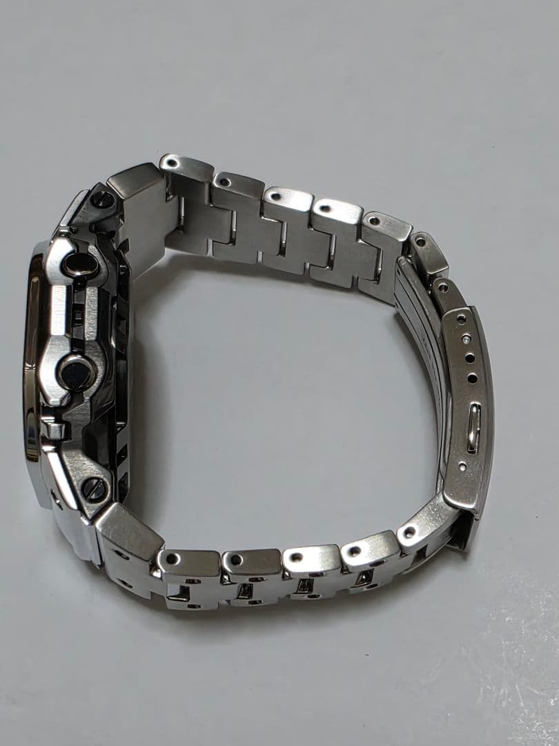 ほぼ新品G-SHOCK GMW-BZ5000D-1JFシルバー