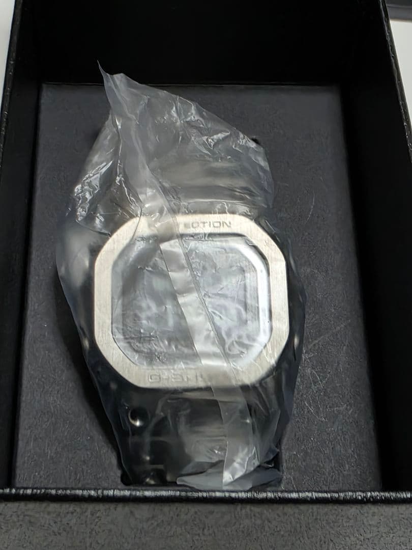 ほぼ新品G-SHOCK GMW-BZ5000D-1JFシルバー