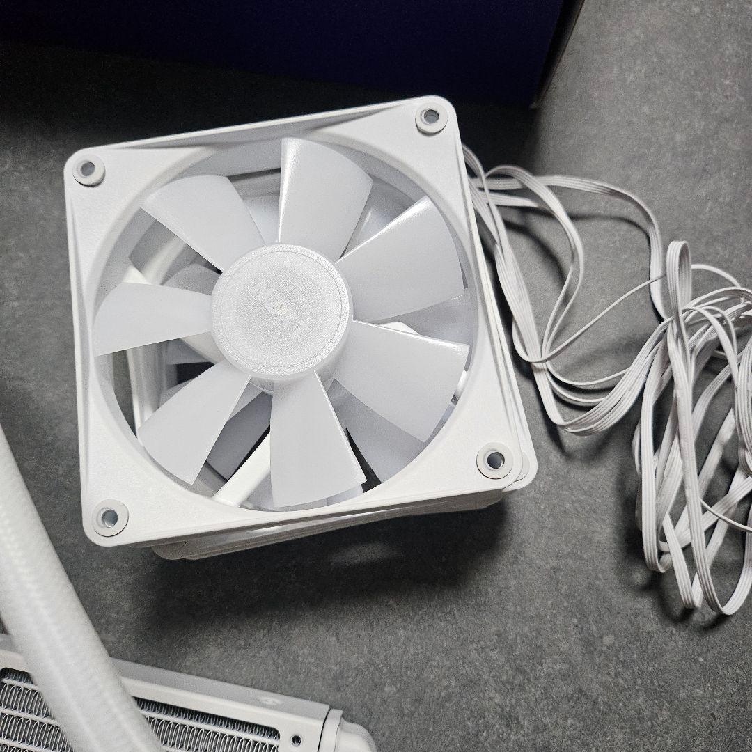 NZXT Kraken Elite 360 RGB 水冷クーラー