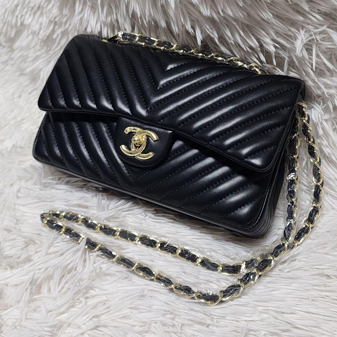 e*i様 CHANEL ショルダーバッグ　Vステッチ　ノベルティ　シャネル　黒