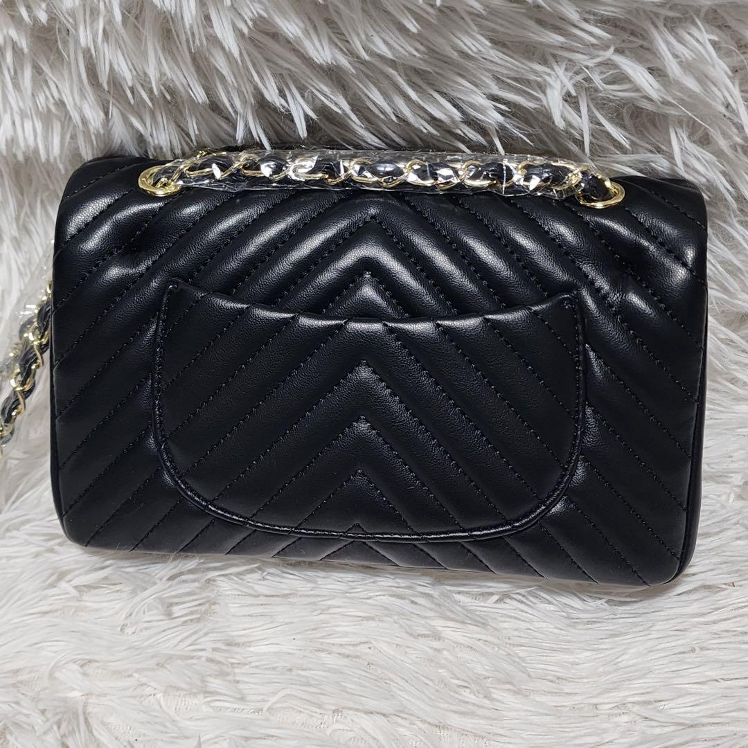 e*i様 CHANEL ショルダーバッグ　Vステッチ　ノベルティ　シャネル　黒