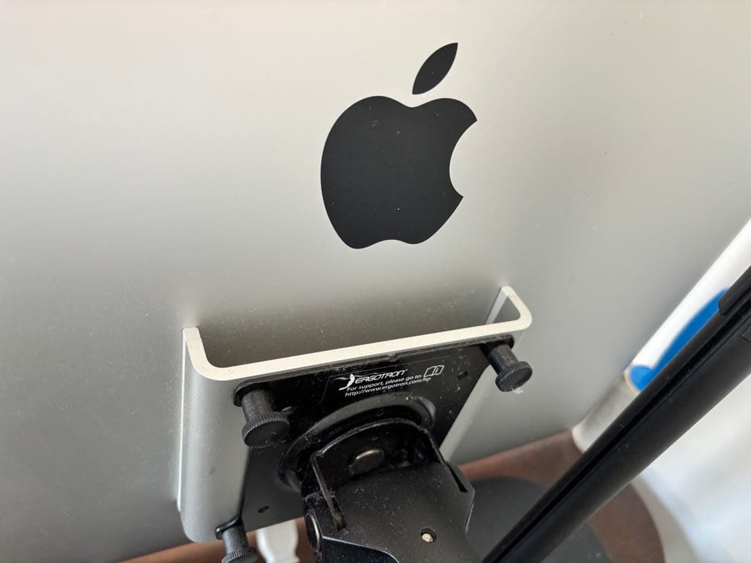 iMac 5k 27inch Radeon搭載　VESA