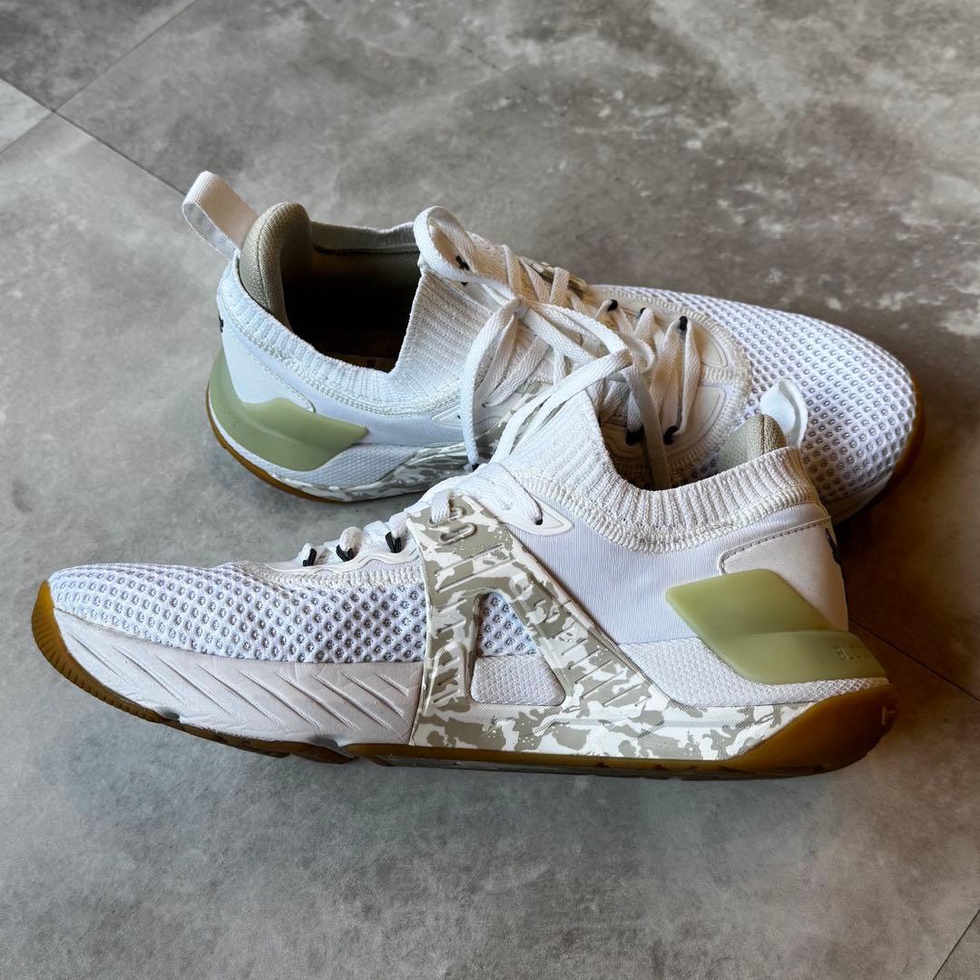 【美品】アンダーアーマー28.5cm　プロジェクトロック４　トレーニングシューズ