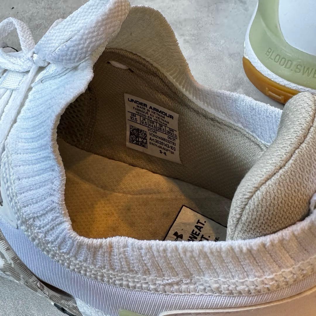 【美品】アンダーアーマー28.5cm　プロジェクトロック４　トレーニングシューズ