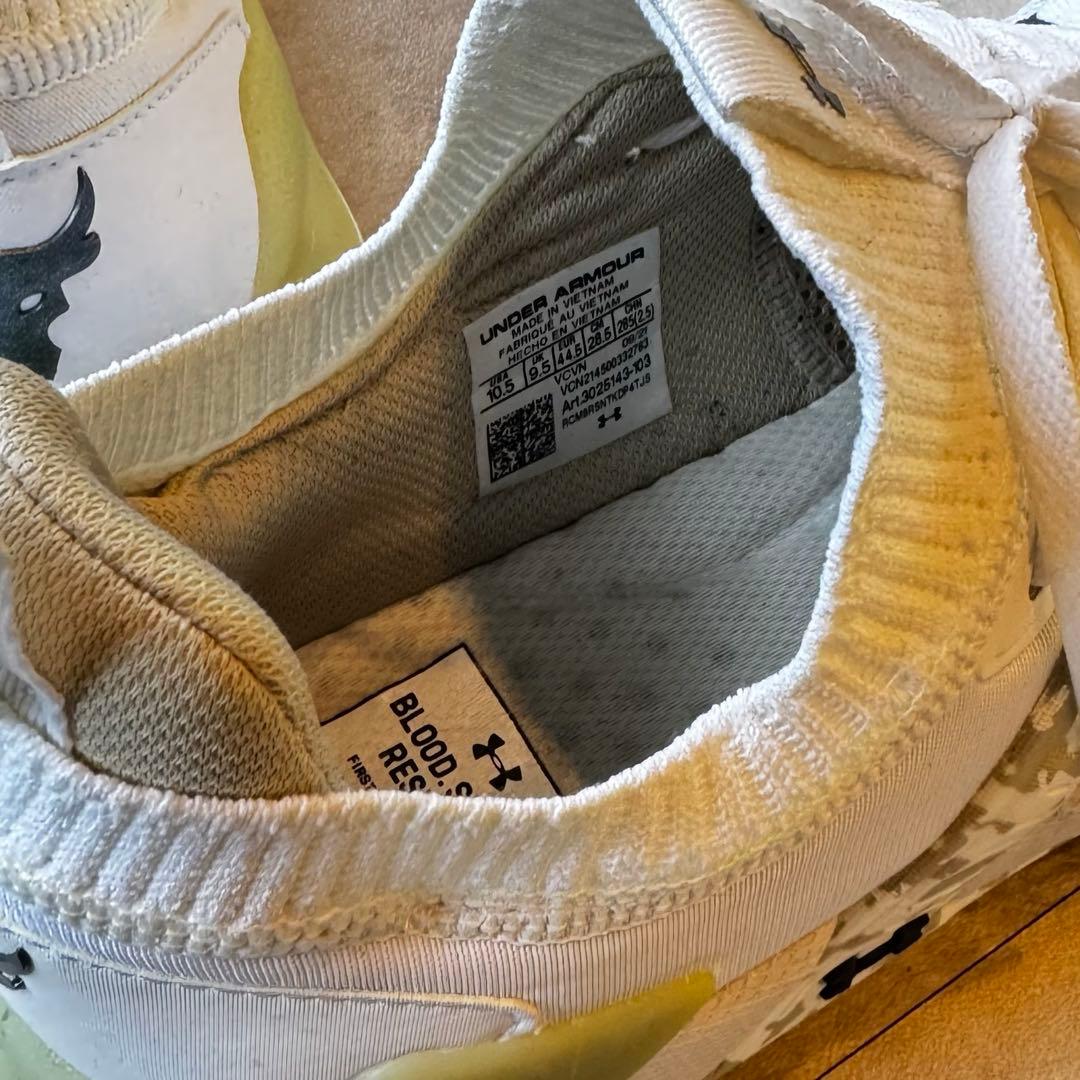 【美品】アンダーアーマー28.5cm　プロジェクトロック４　トレーニングシューズ