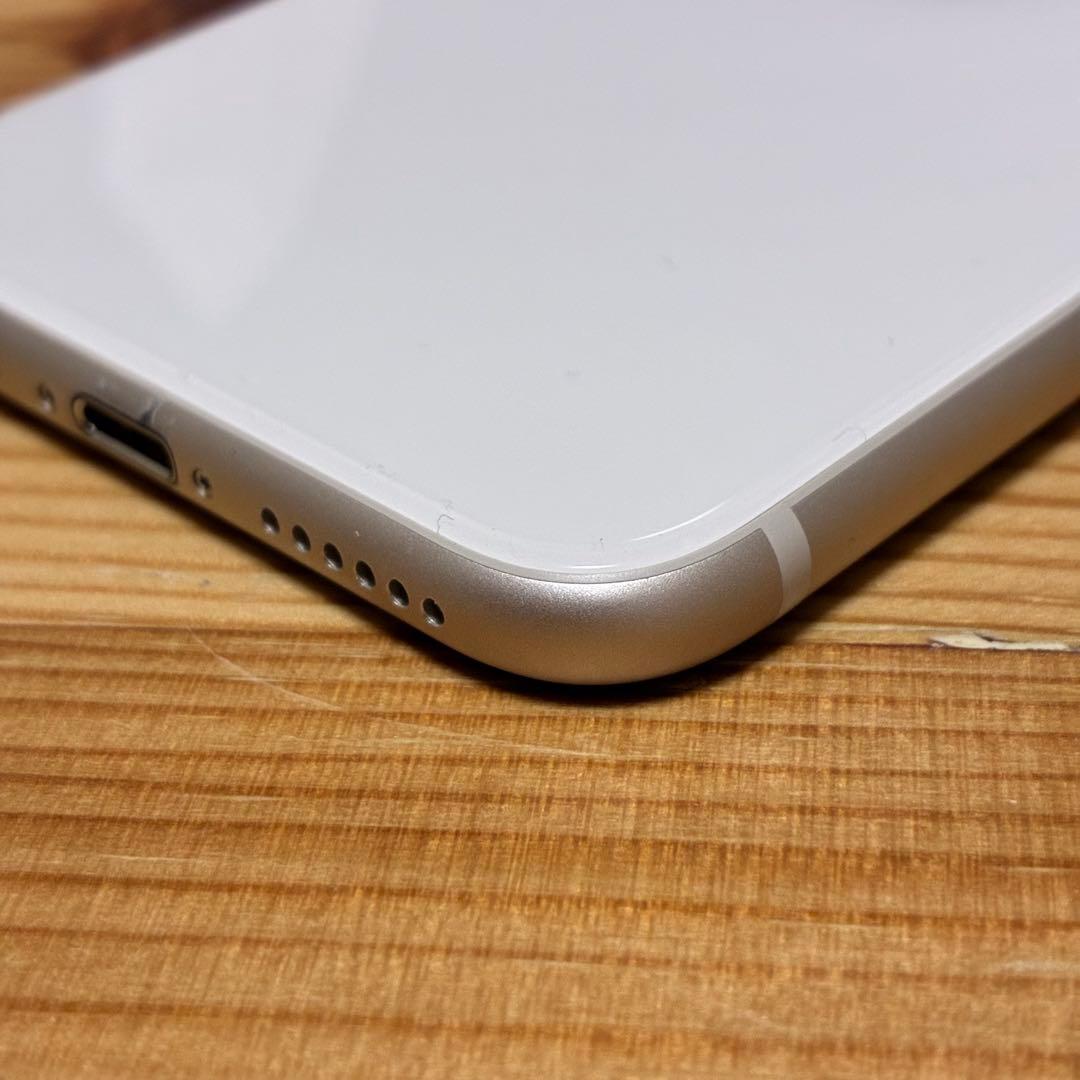 バッテリー新品　iPhoneSE第3世代64GB SIMフリyy17700f